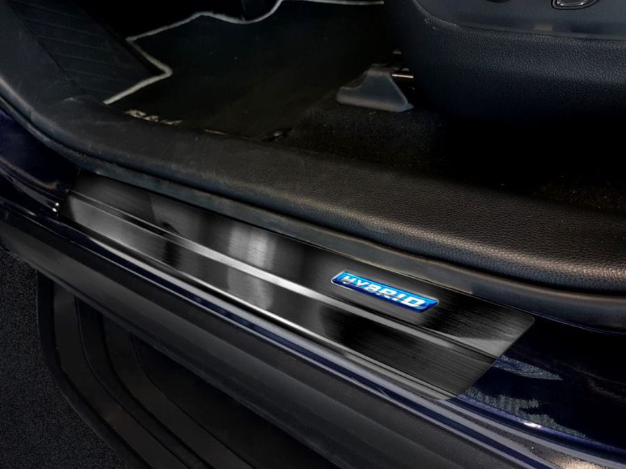 Toyota rav4 V hybrid.jpg