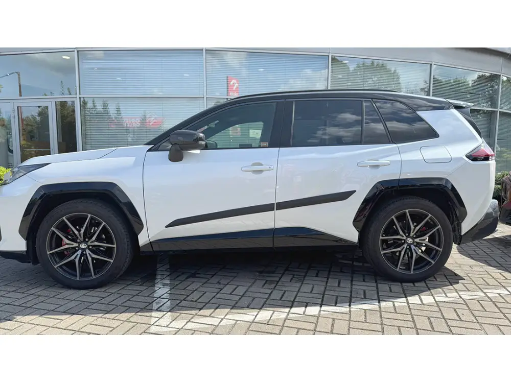 toyota-rav-4-2026-listwy-boczne (2).webp