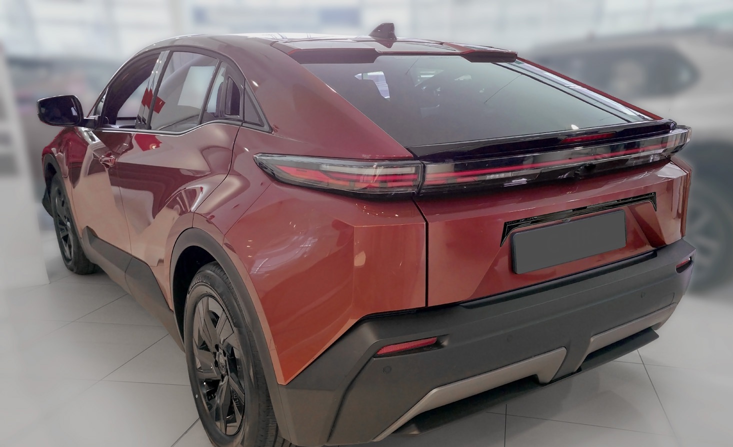 2 51228 Toyota C-HR+ 2025- TL.jpg