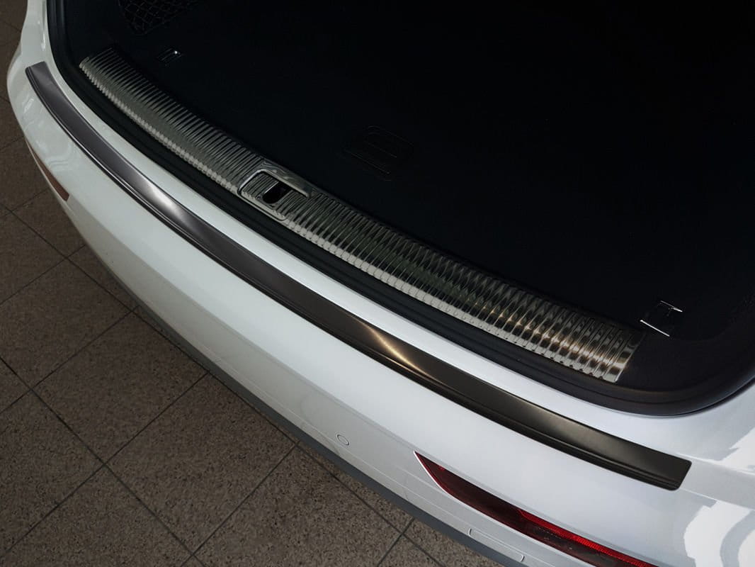 AUDI-Q5-II-Czarna-nakladka-listwa-ochronna-na-zderzak.jpg