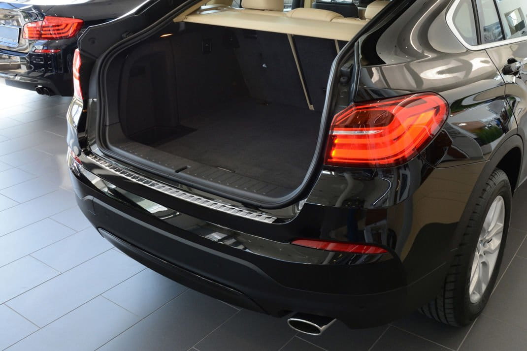 BMW-serii-X4-F26-Nakladka-listwa-ochronna-na-zderzak-tylny1.jpg