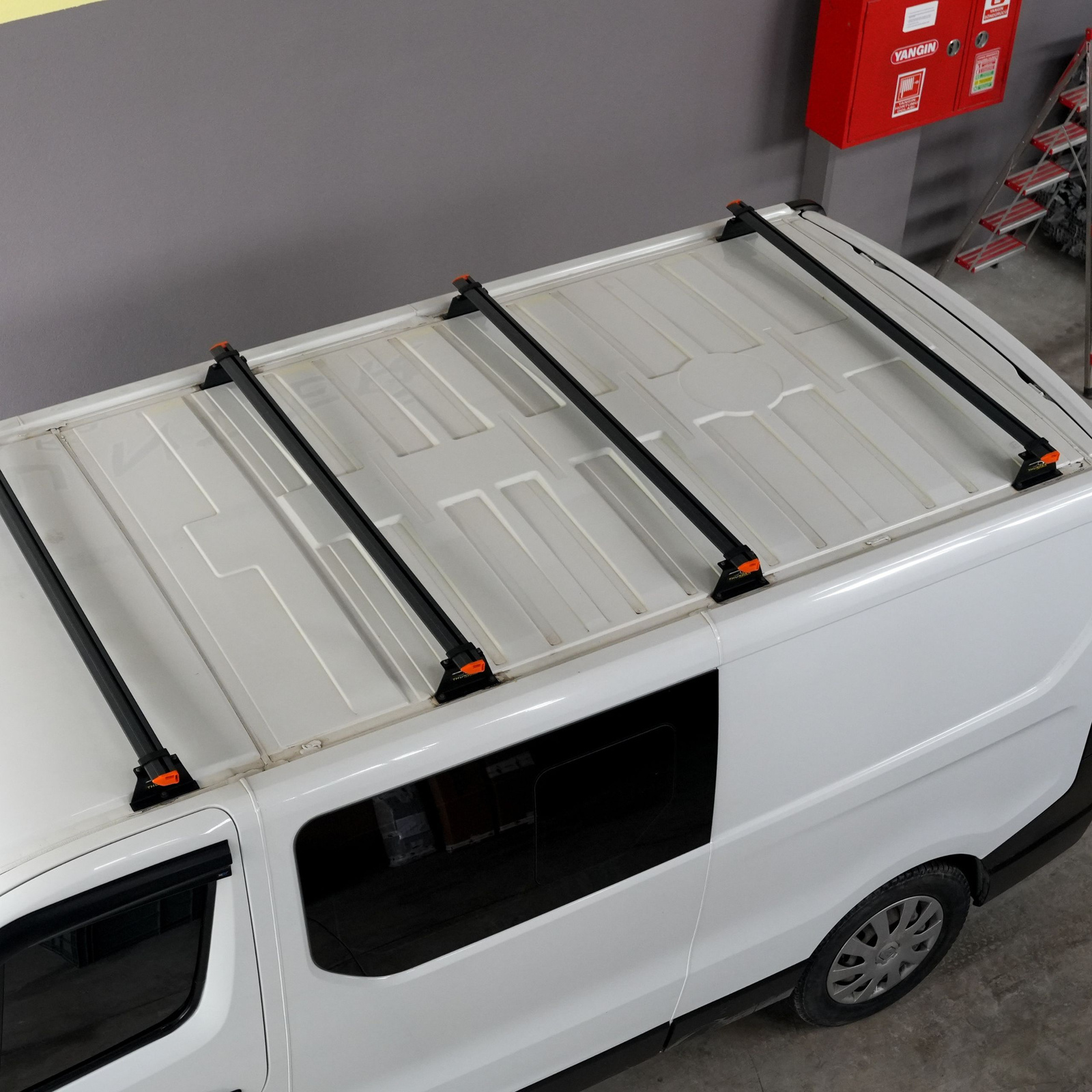 pol_pl_Bagaznik-dachowy-Toyota-Proace-od-2016-punkty-montazowe-aluminiowy-4-belki-16864_3.jpg