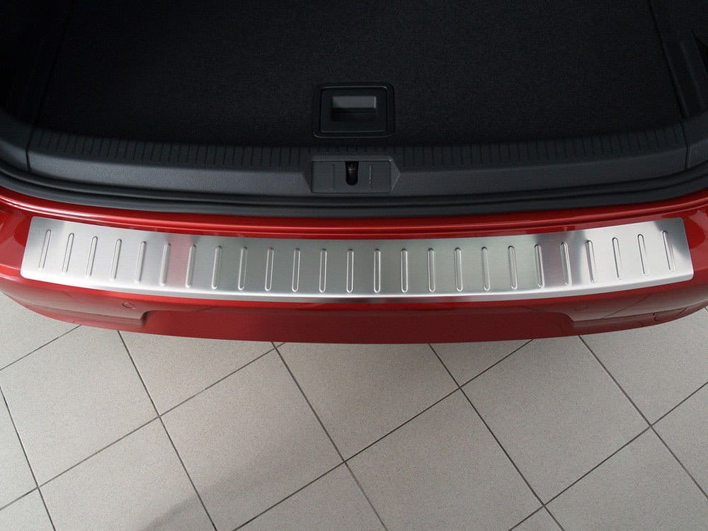 Volkswagen-Golf-7-Nakladka-listwa1.jpg