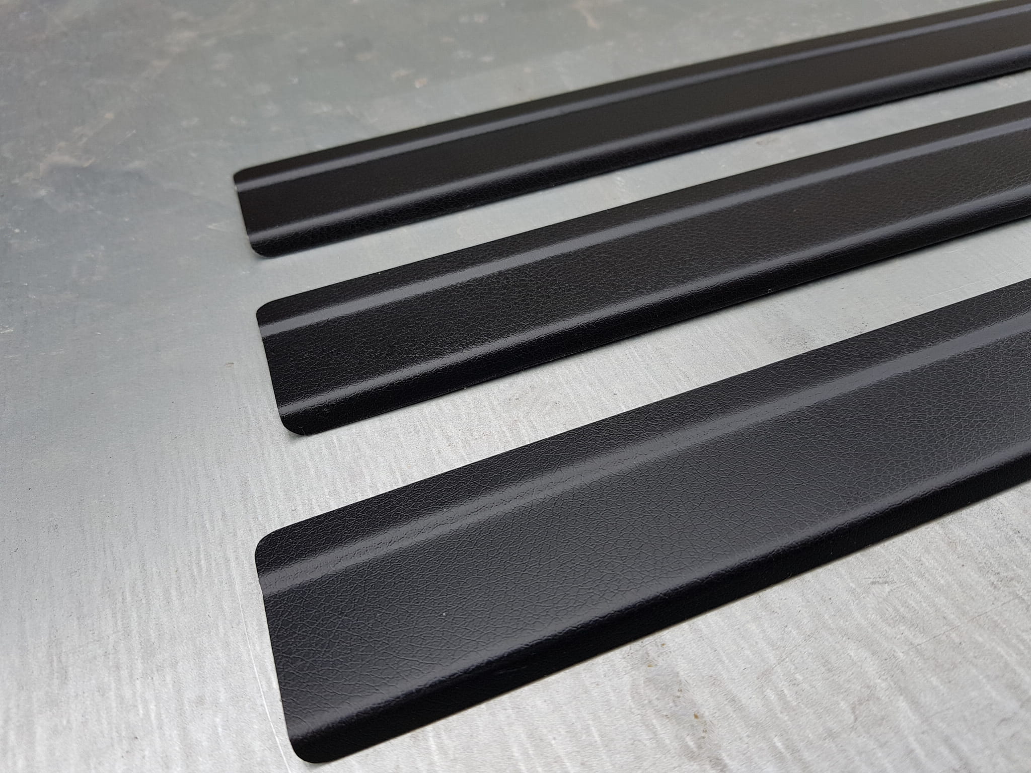 listwy progowe black.jpg